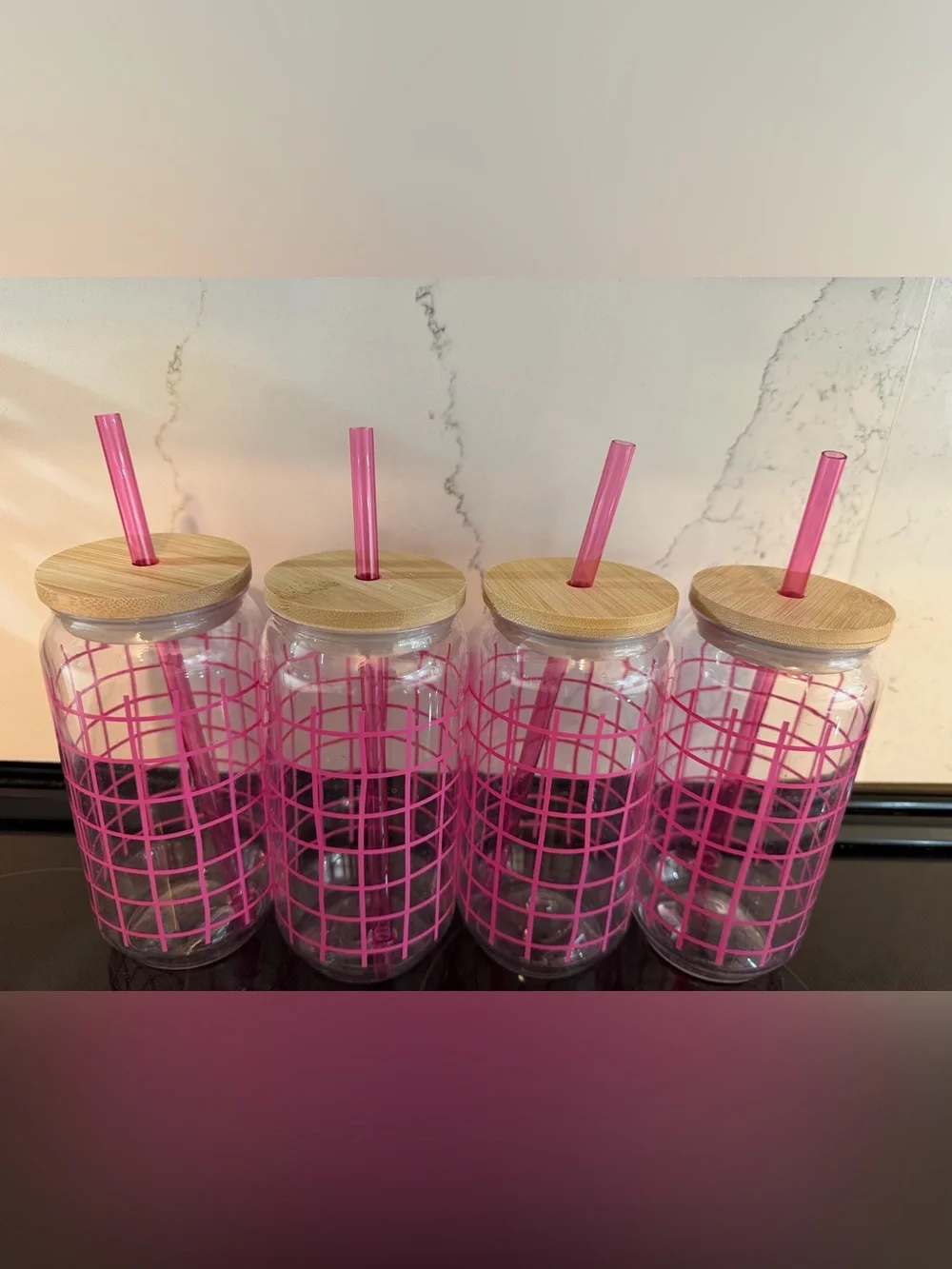 Unbranded Set of 4 Pink Grid Plastic Tumblers with Lids & Straws - NWOT